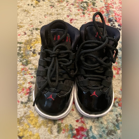 Nike Air Jordan Max Aura toddler shoes - Picture 2 of 6